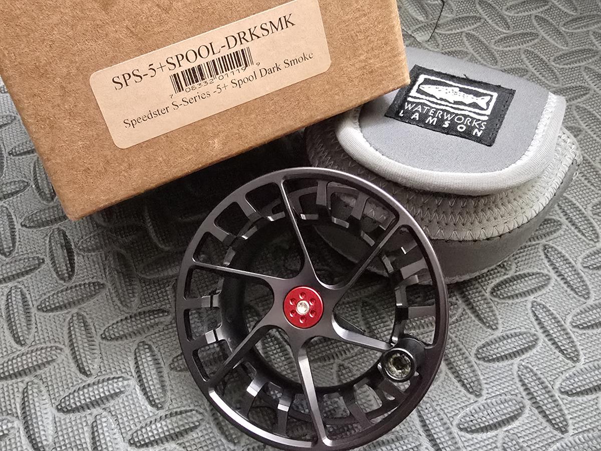 Szpula Lamson Speedster S-Series -5+ Spool Dark Smoke