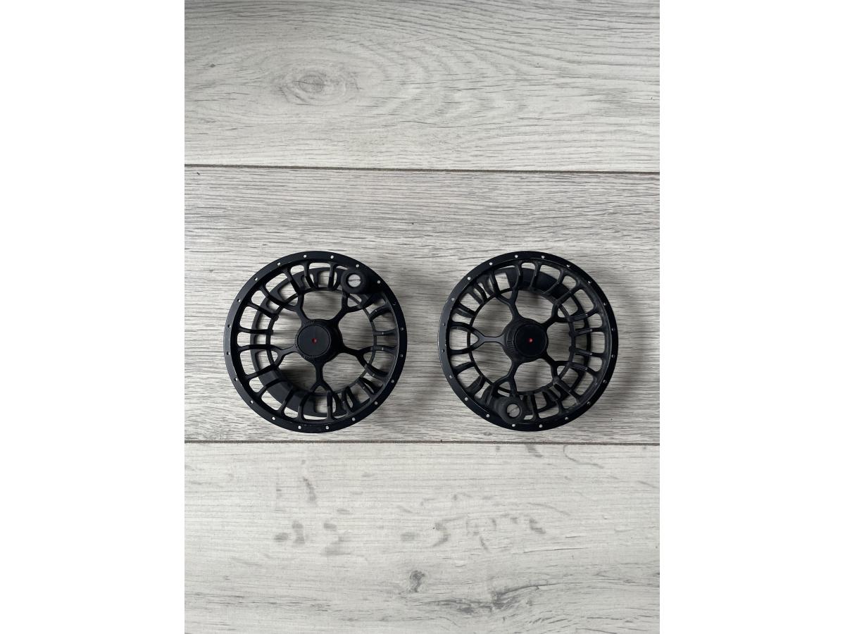 Sprzedam 2 szpule Vision HERO reel 4/6 Black